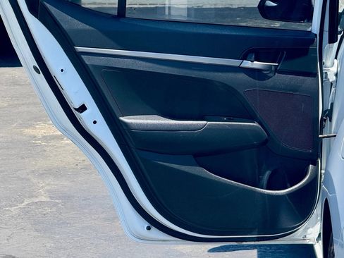 Used 2018 Hyundai Elantra SE image 8