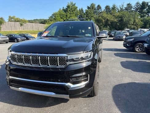 Used 2022 Jeep Grand Wagoneer Series III AWD/4WD image 2