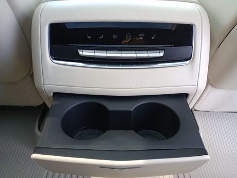 Used 2024 Cadillac Escalade ESV Sport Platinum image 10