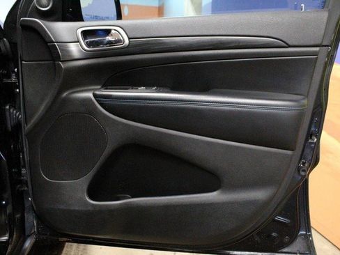 Used 2019 Jeep Grand Cherokee Laredo image 10