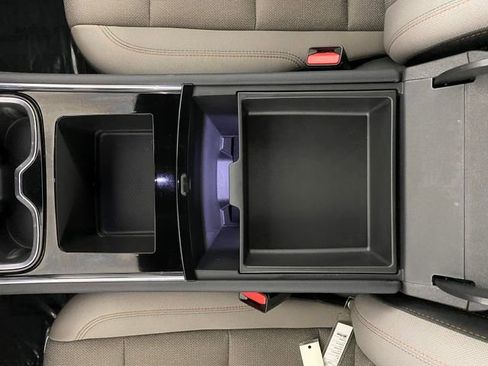 Certified 2025 Chevrolet Traverse LT image 28