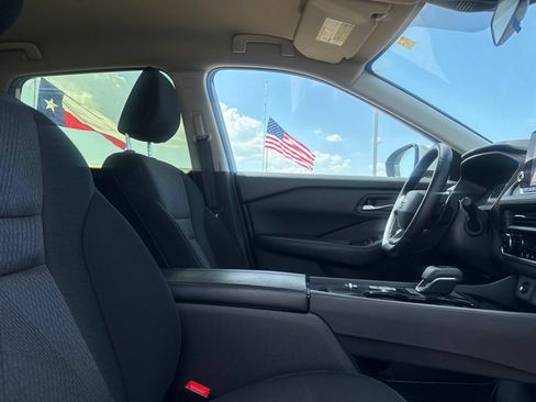 Used 2025 Nissan Rogue SV FWD image 27