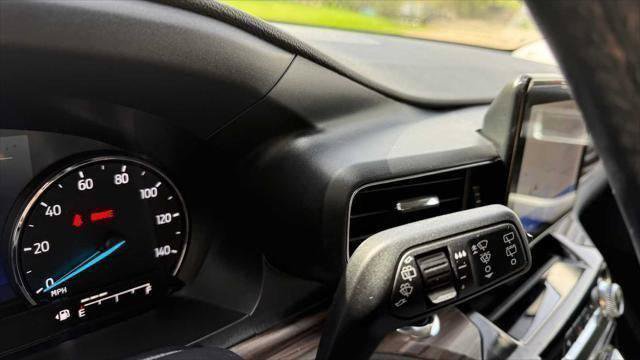 Used 2022 Ford Explorer Limited w/ Equipment Group 301A AWD/4WD image 19