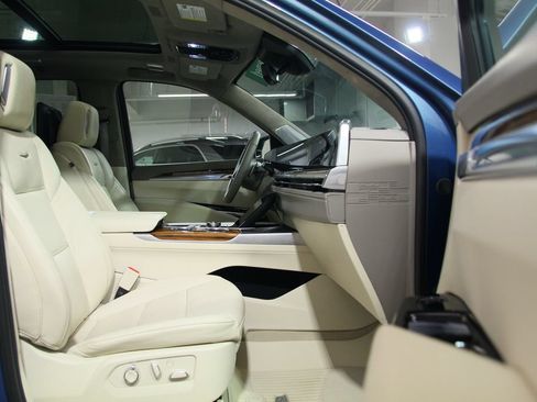Used 2026 Cadillac Escalade Platinum Luxury AWD/4WD image 21