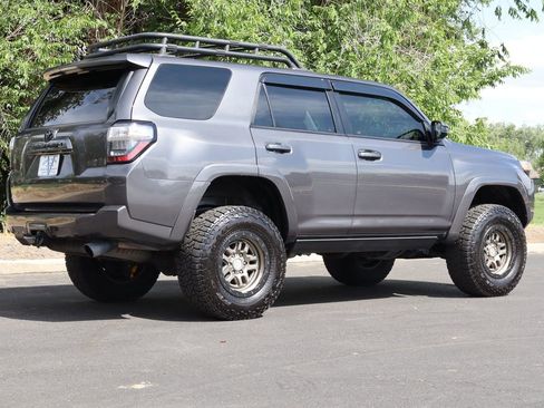 Used 2017 Toyota 4Runner SR5 AWD/4WD image 5