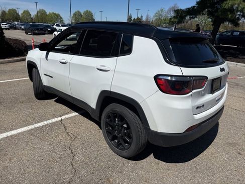 Used 2022 Jeep Compass Latitude image 14