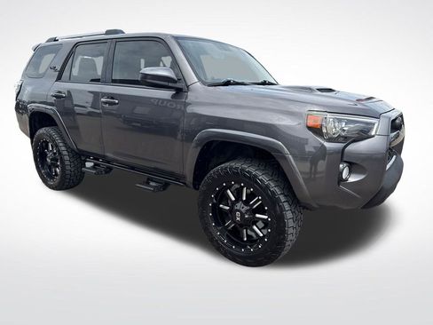 Used 2018 Toyota 4Runner TRD Off-Road AWD/4WD image 7