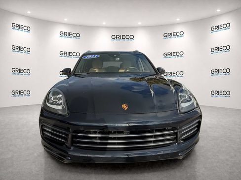 Used 2023 Porsche Cayenne Platinum Edition AWD/4WD image 2