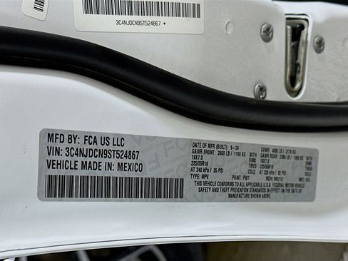 Used 2025 Jeep Compass Limited image 12