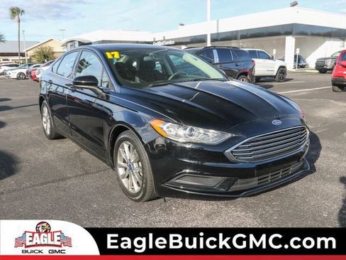 Used 2017 Ford Fusion SE FWD image 1