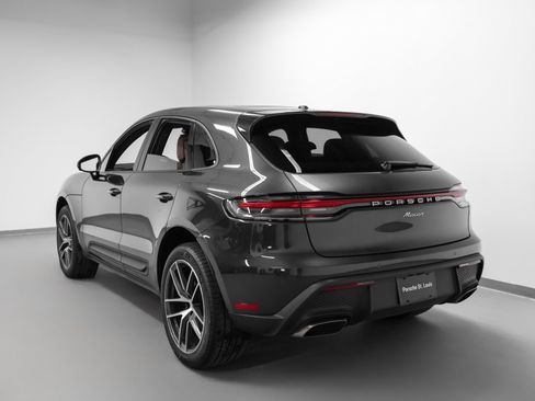 Used 2025 Porsche Macan image 3