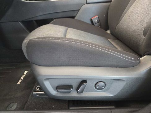 Used 2024 Nissan Rogue SV image 23