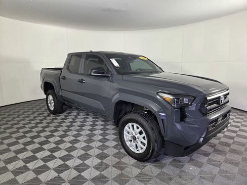 Used 2025 Toyota Tacoma SR image 2