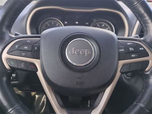 Used 2015 Jeep Cherokee Limited image 23