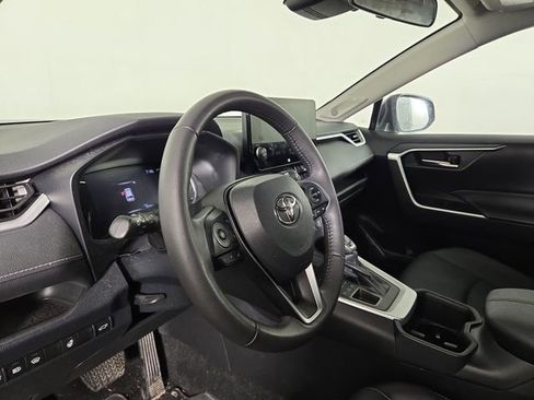 Used 2023 Toyota RAV4 XLE Premium image 14