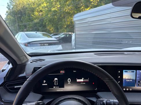 Used 2026 Nissan Kicks SR FWD image 25