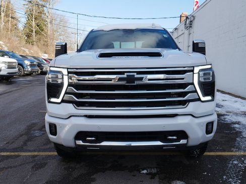Used 2024 Chevrolet Silverado 2500 High Country w/ High Country Premium Package image 3