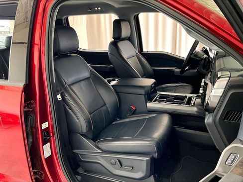 Used 2025 Ford F250 Lariat w/ Black Appearance Package image 16