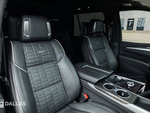 Used 2025 Cadillac Escalade V w/ LPO, ONYX Package AWD/4WD image 41