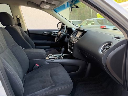 Used 2014 Nissan Pathfinder SV image 4