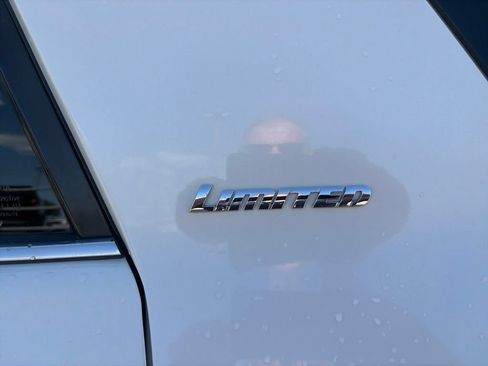 Used 2018 Toyota 4Runner Limited AWD/4WD image 26