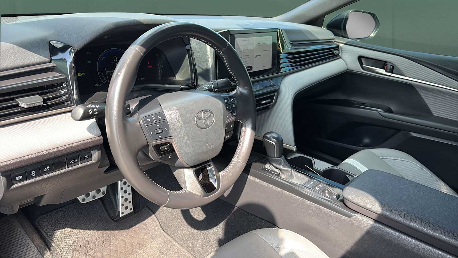 Used 2025 Toyota Camry SE FWD image 13