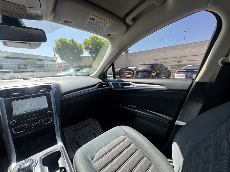 Used 2019 Ford Fusion SE FWD image 32