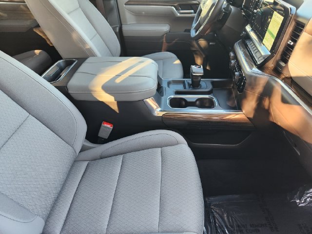 Used 2025 Chevrolet Silverado 1500 LT Trail Boss w/ Convenience Package II AWD/4WD image 19