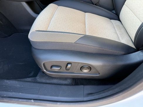 Used 2025 Chevrolet Equinox ACTIV w/ Safety and Technology Package image 16