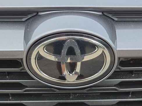 Used 2022 Toyota RAV4 LE FWD image 29