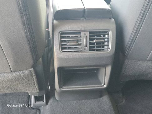 Used 2025 Nissan Rogue S image 17