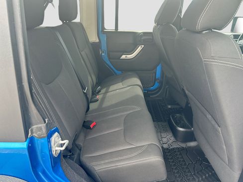 Used 2016 Jeep Wrangler Unlimited Sahara w/ Connectivity Group image 24