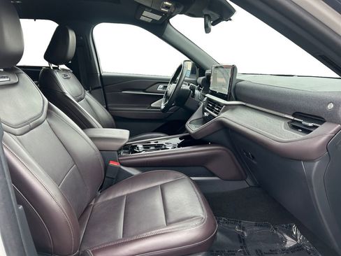 Used 2025 Ford Explorer Platinum image 16