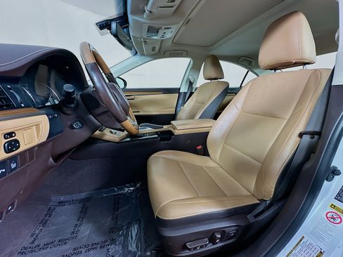 Used 2016 Lexus ES 300h Hybrid w/ Navigation System Package image 22