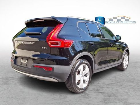 Used 2021 Volvo XC40 T5 Momentum AWD/4WD image 6