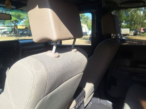 Used 2007 Jeep Wrangler Unlimited Sahara AWD/4WD image 16