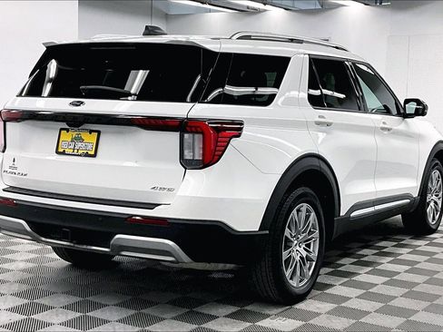 Used 2025 Ford Explorer Platinum AWD/4WD image 13