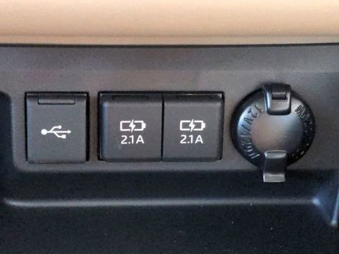 Used 2021 Toyota Highlander Limited FWD image 23