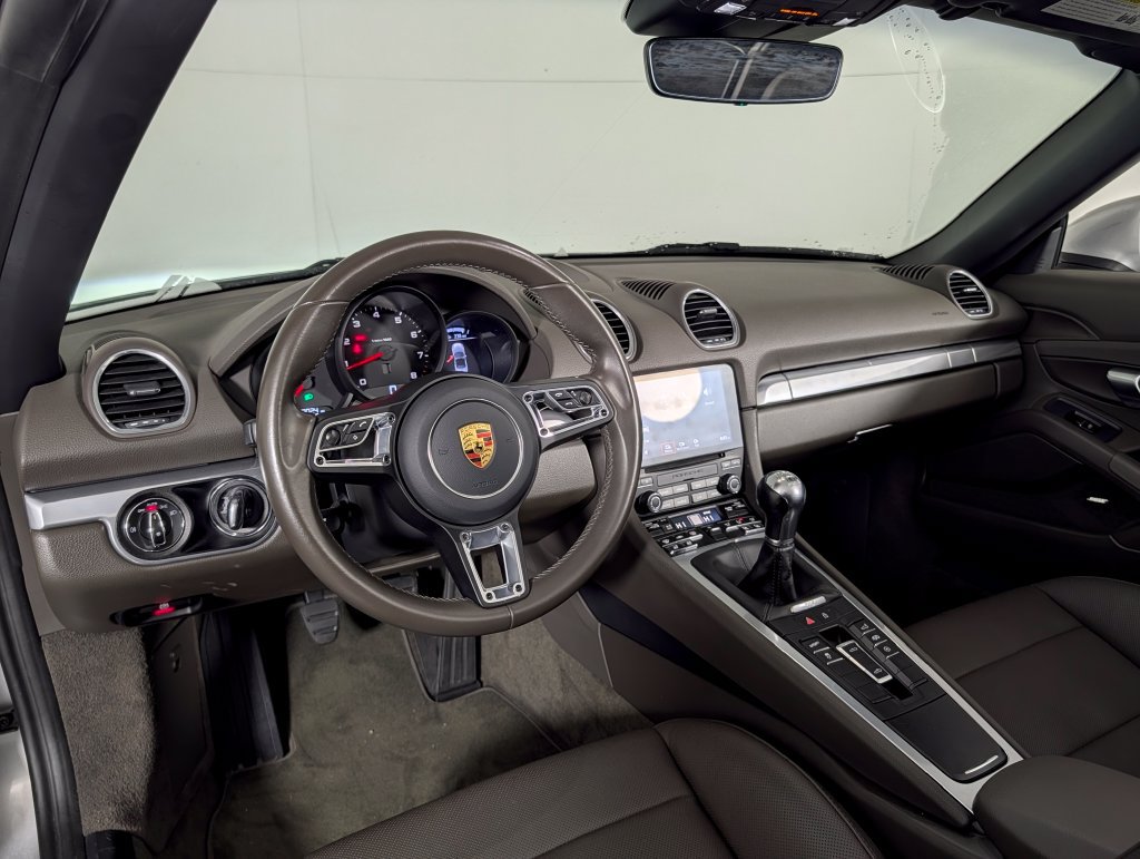 Used 2021 Porsche 718 Boxster RWD image 19