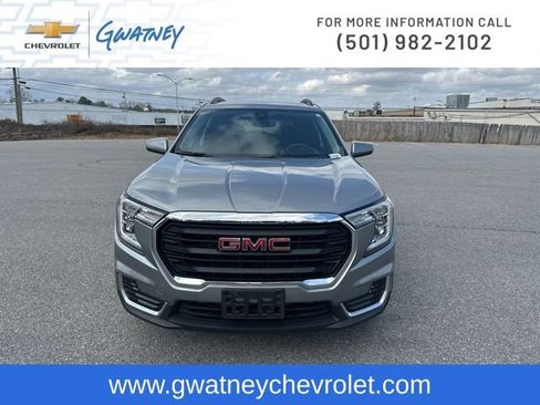 Used 2023 GMC Terrain SLE w/ Driver Convenience Package image 2