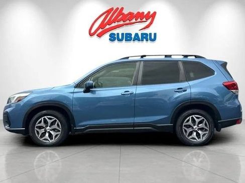 Used 2019 Subaru Forester Premium AWD/4WD image 3