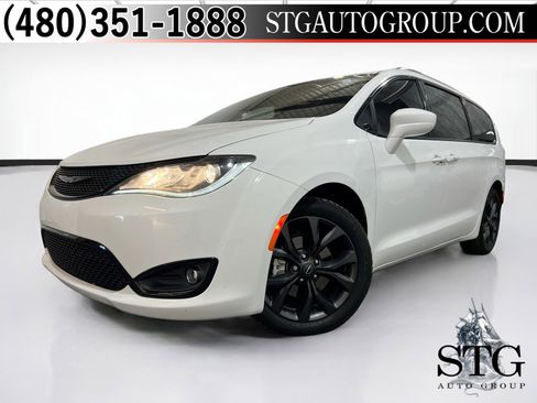 Used 2020 Chrysler Pacifica Touring w/ S Appearance Package image 1