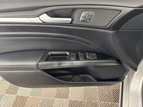 Used 2019 Ford Fusion Titanium AWD/4WD image 18