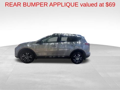 Used 2018 Toyota RAV4 LE w/ Carpet Mat Package AWD/4WD image 10