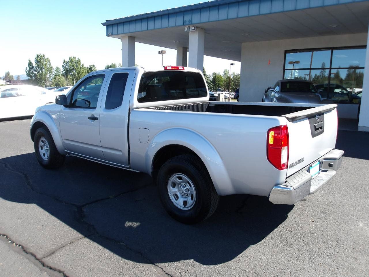 Used 2015 Nissan Frontier S RWD image 3