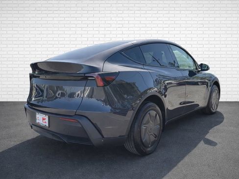 Used 2026 Tesla Model Y 2WD image 4