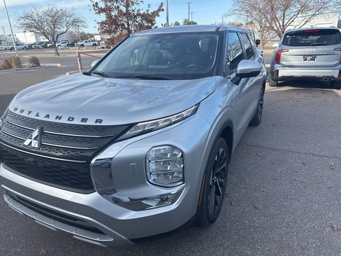 Used 2024 Mitsubishi Outlander SE image 4