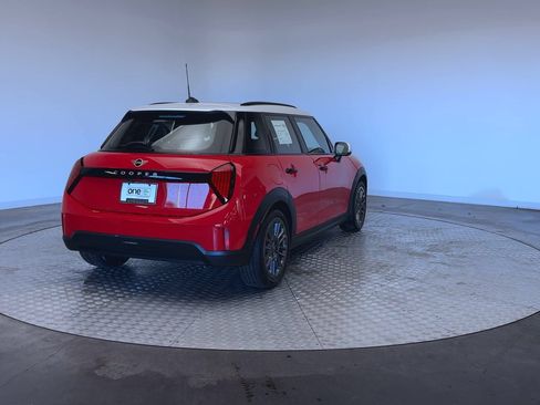 Used 2026 MINI Cooper 4-Door Hardtop FWD image 8