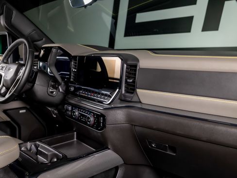 Used 2024 Chevrolet Silverado 2500 ZR2 w/ Technology Package image 39