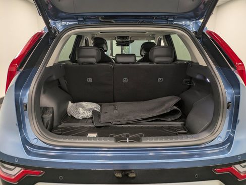 Certified 2024 Kia Niro SX Touring image 24